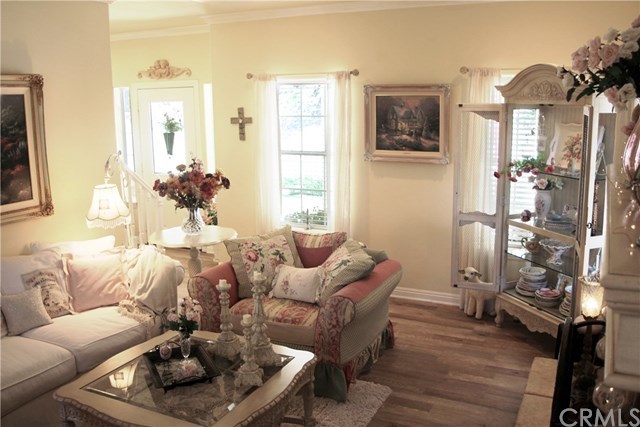 375 Grandview Road Twin Peaks, CA 92391 - Photo 10 of 30 Family Area