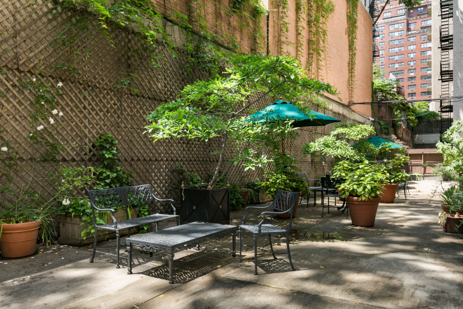 220 E 73rd St, Manhattan, NY 10021 - Photo 6 of 6