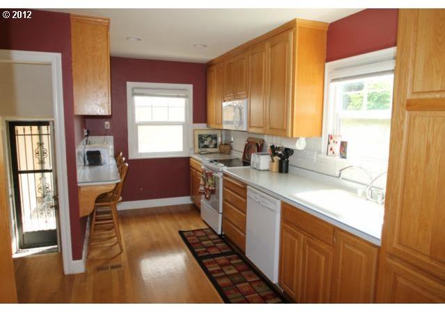 9906 Northeast Campaign Street Portland, OR 97220 - Photo 6 of 16