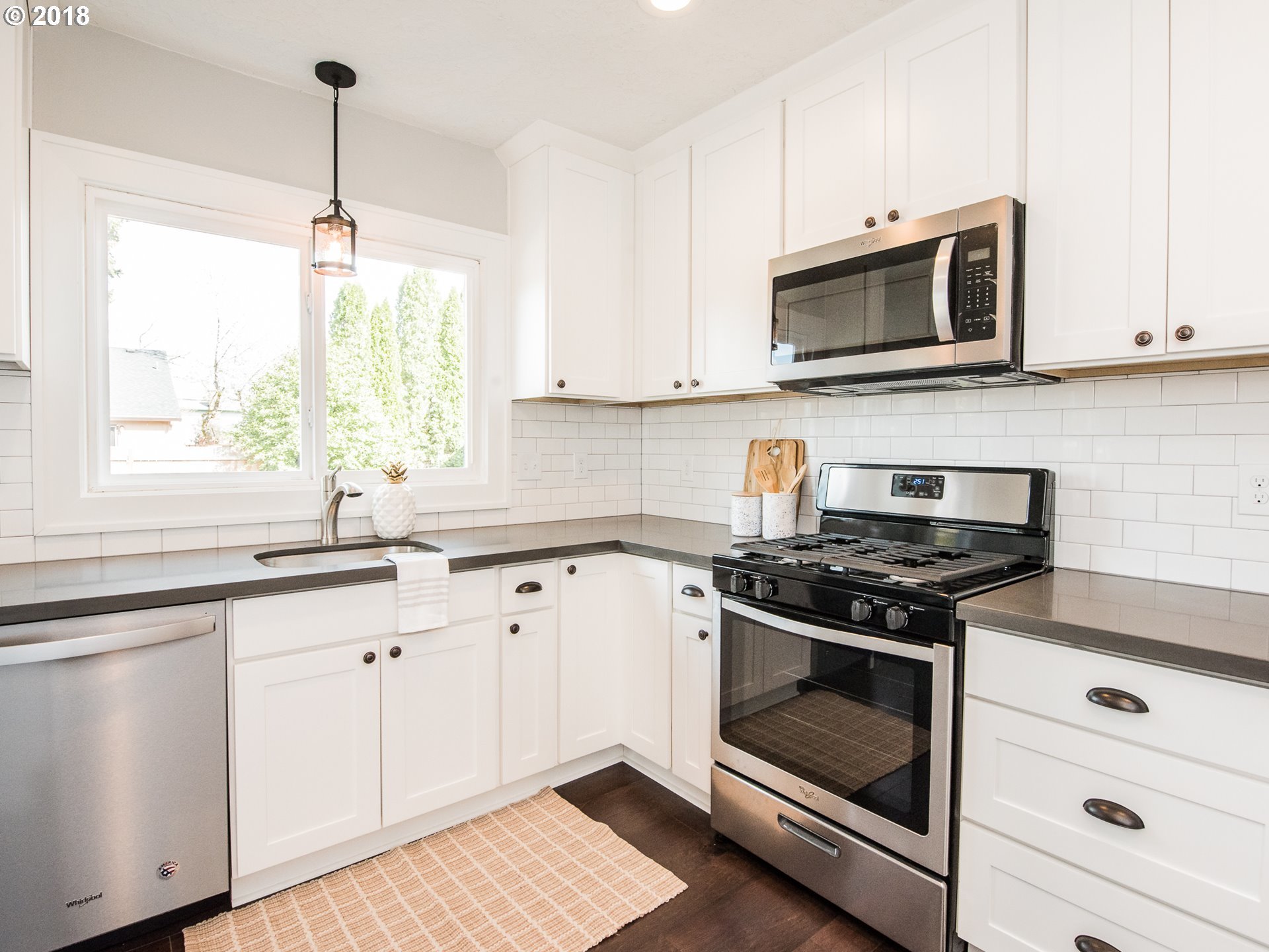 912 Northeast 68th Avenue Portland, OR 97213 - Photo 5 of 31 Gallery Image 5