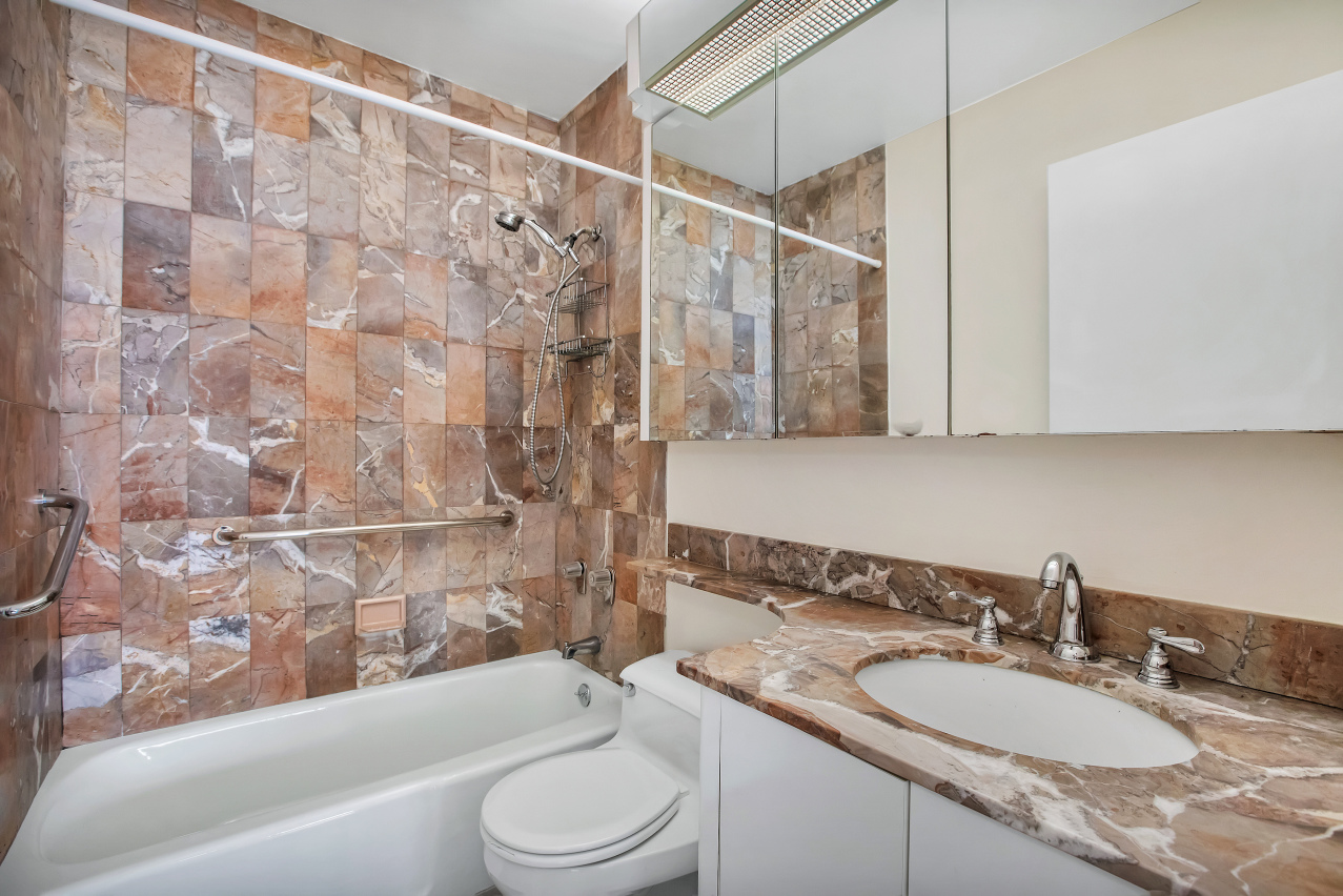 225 West 83rd Street, Unit 9K Manhattan, NY 10024 - Photo 3 of 10