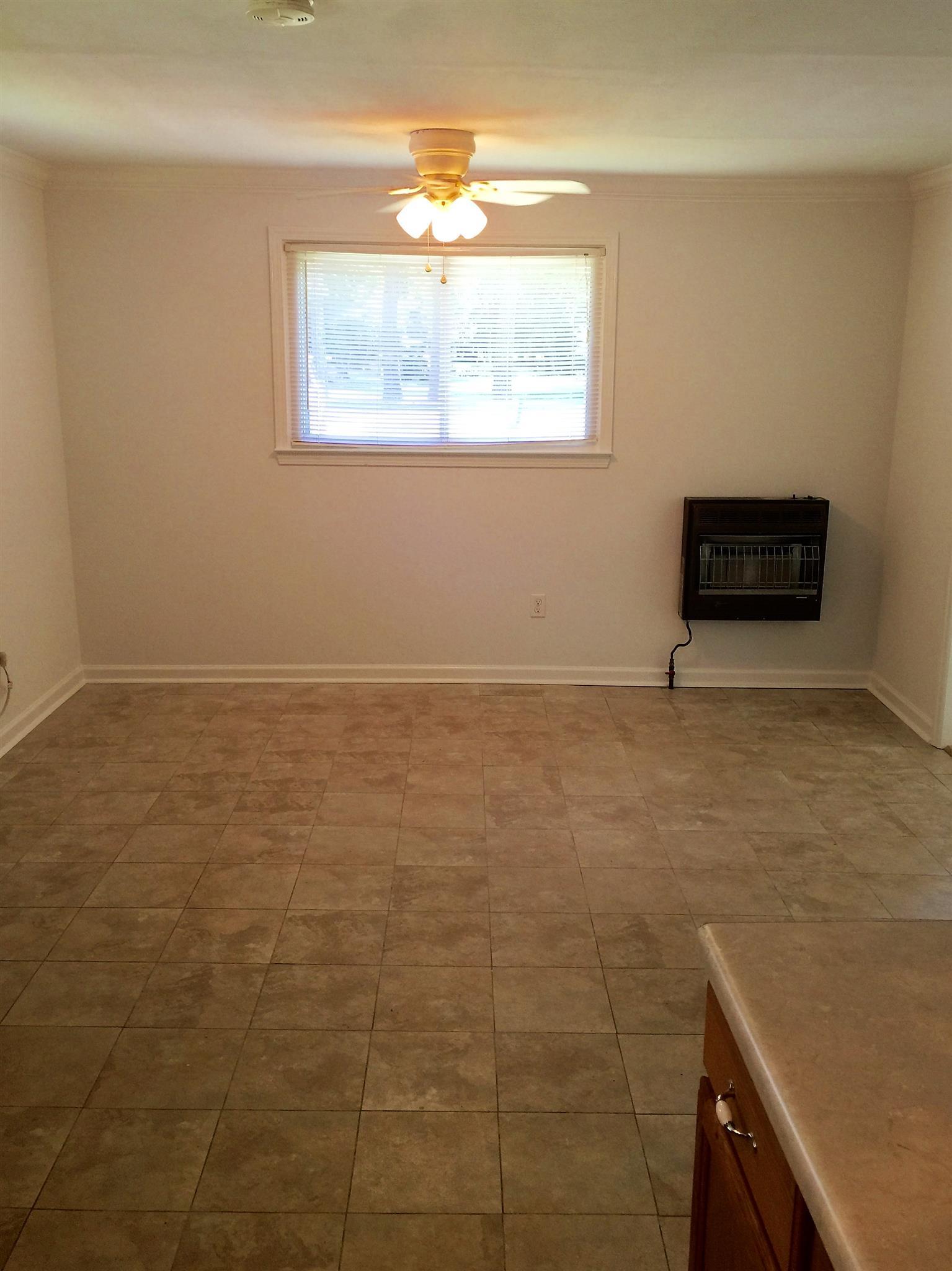 617 Old Huntsville Road Fayetteville, TN 37334 - Photo 8 of 13 Dining area