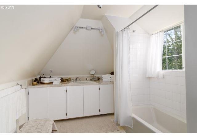 1303 Northeast Gertz Road Portland, OR 97211 - Photo 11 of 16 Gallery Image 11