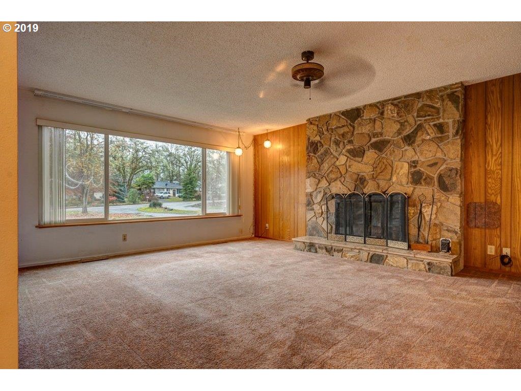 704 Page Road Winchester, OR 97495 - Photo 2 of 21 Gallery Image 2