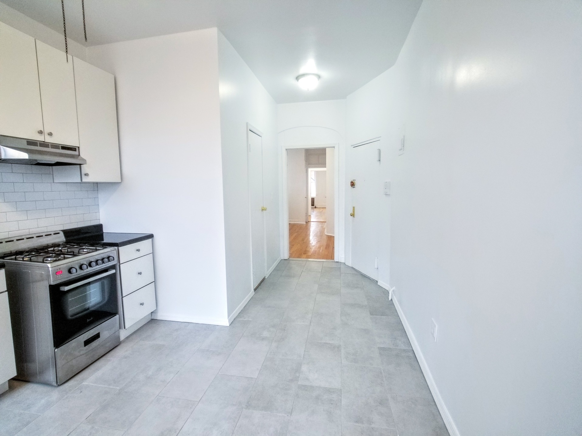 571 Driggs Avenue, Unit 4R Brooklyn, NY 11211 - Photo 8 of 10