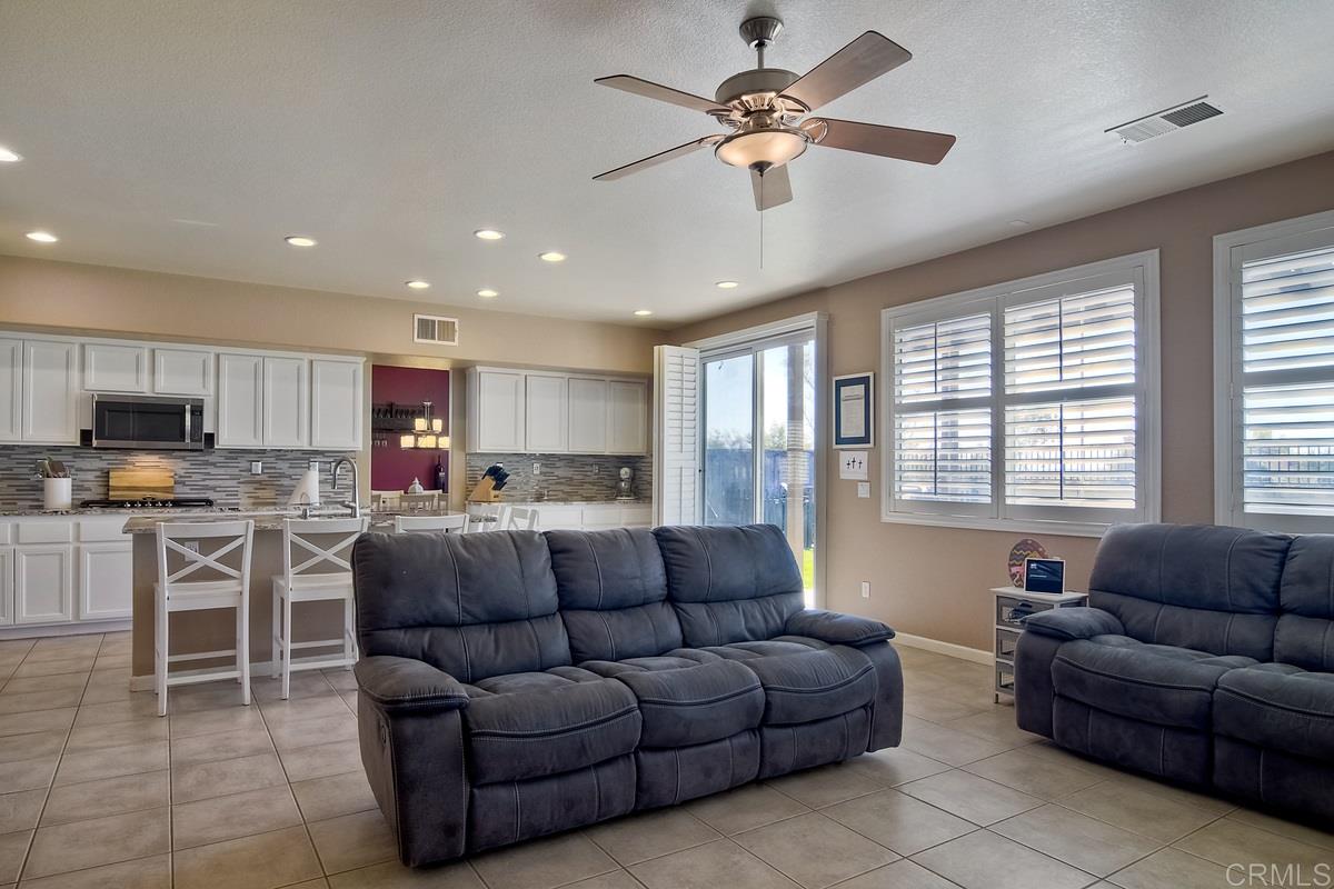 1071 Greenway Road Oceanside, CA 92057 - Photo 15 of 25 Gallery Image 15