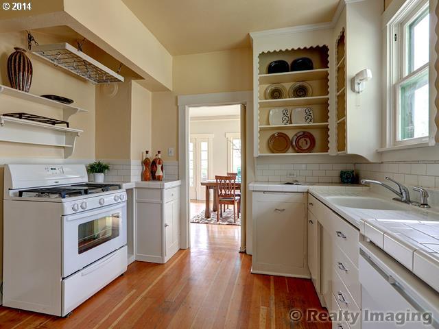 2004 Northeast Rosa Parks Way Portland, OR 97211 - Photo 7 of 16 Gallery Image 7