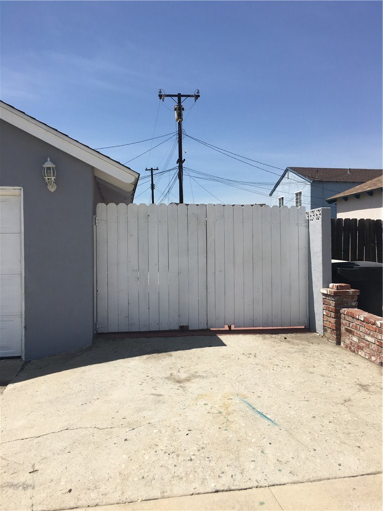 565 East Benbow Street Covina, CA 91722 - Photo 11 of 12 Side gates on other side of garage - enough room to park a car, boat or jet skis