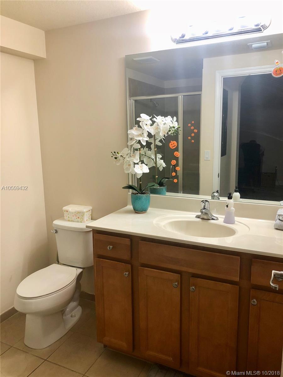 17035 Southwest 96th Street Miami, FL 33196 - Photo 10 of 20