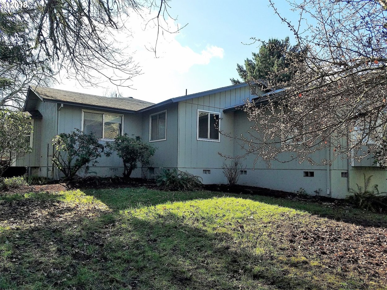 1960 Del Rio Road Roseburg, OR 97471 - Photo 10 of 32 Gallery Image 10