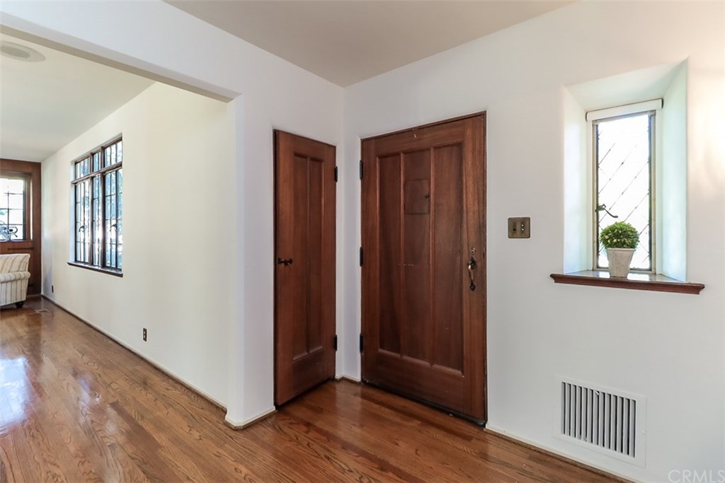 975 Hillcrest Drive Upland, CA 91784 - Photo 4 of 65