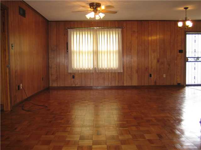 4943 Kaye Road Memphis, TN 38117 - Photo 6 of 9 Great Room is 22x14, but has an additional 12x11 sitting area attached.