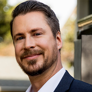 Headshot of Justin Roberts