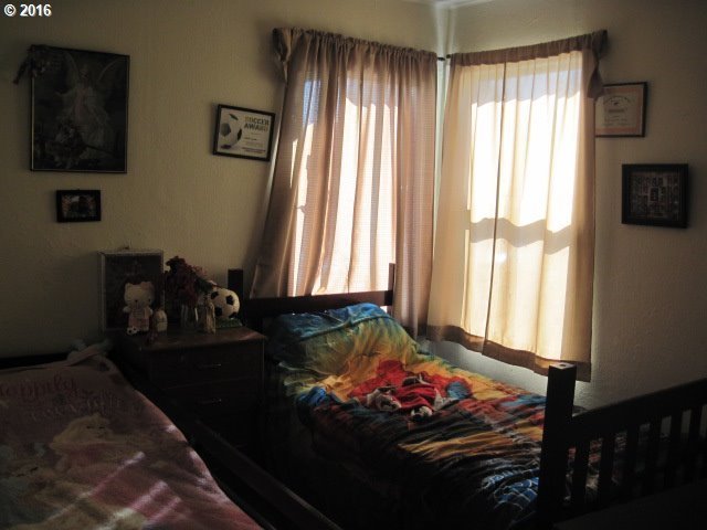 807 Southwest 10th Street Pendleton, OR 97801 - Photo 3 of 16