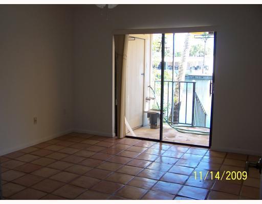 16503 Bridge End Road, Unit 16503 Miami Lakes, FL 33014 - Photo 5 of 12
