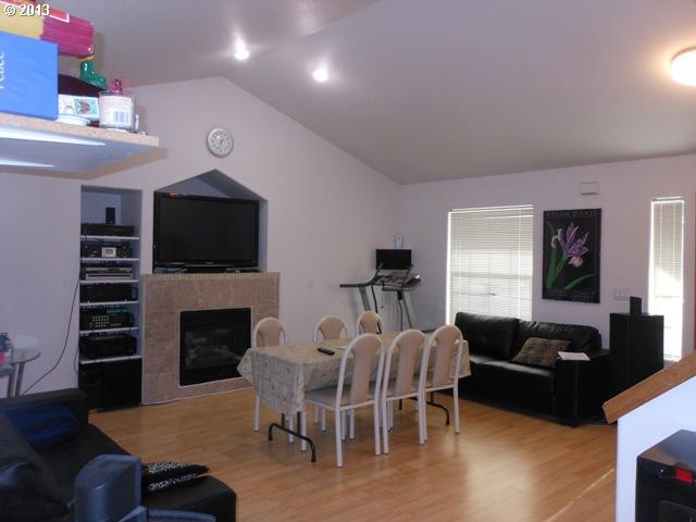 512 Northeast Mariners Loop Portland, OR 97211 - Photo 2 of 16 Gallery Image 2