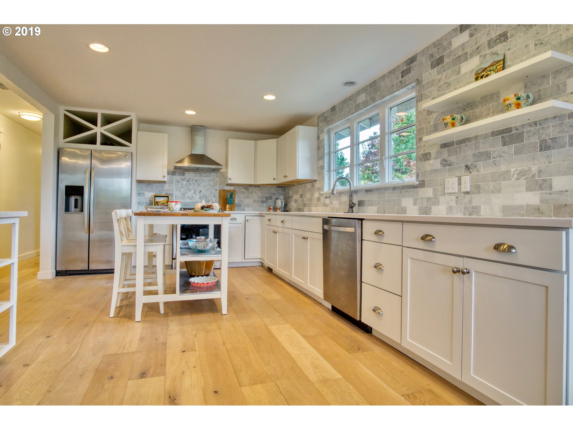 870 Alameda Road Hood River, OR 97031 - Photo 3 of 32 Gallery Image 3
