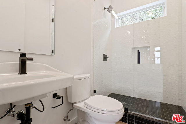 1402 Sutherland Street Los Angeles, CA 90026 - Photo 10 of 14