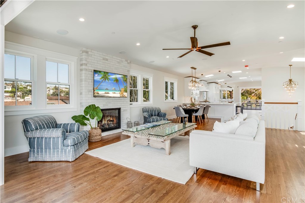 424 1st Street Manhattan Beach, CA 90266 - Photo 4 of 38