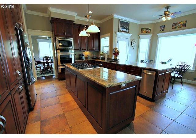 942 Scotts Valley Road Yoncalla, OR 97499 - Photo 3 of 16