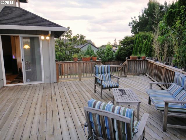 12739 Southwest Lesser Road Portland, OR 97219 - Photo 9 of 16 Gallery Image 9