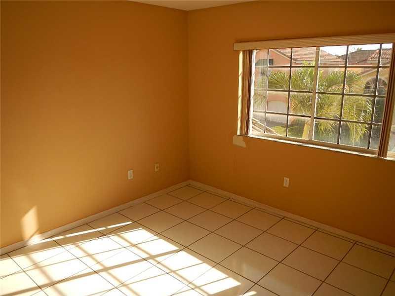 4500 Southwest 154th Place Miami, FL 33185 - Photo 6 of 16