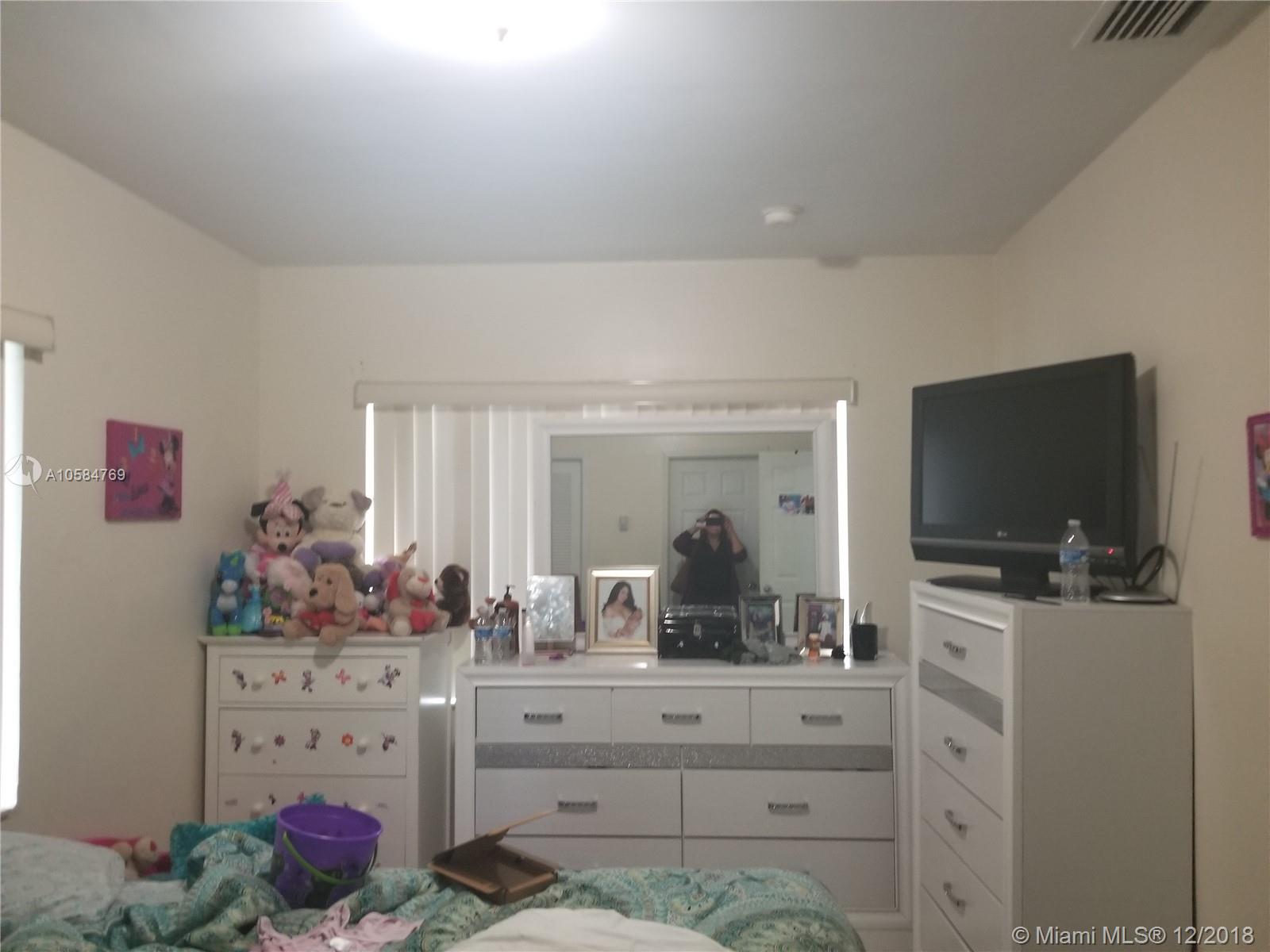 2440 Northwest 99th Street Miami, FL 33147 - Photo 8 of 9