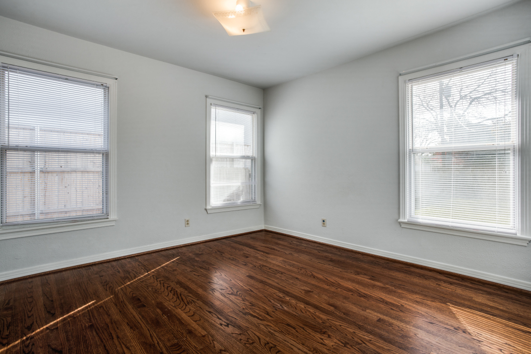 533 Hambrick Road Dallas, TX 75218 - Photo 5 of 8