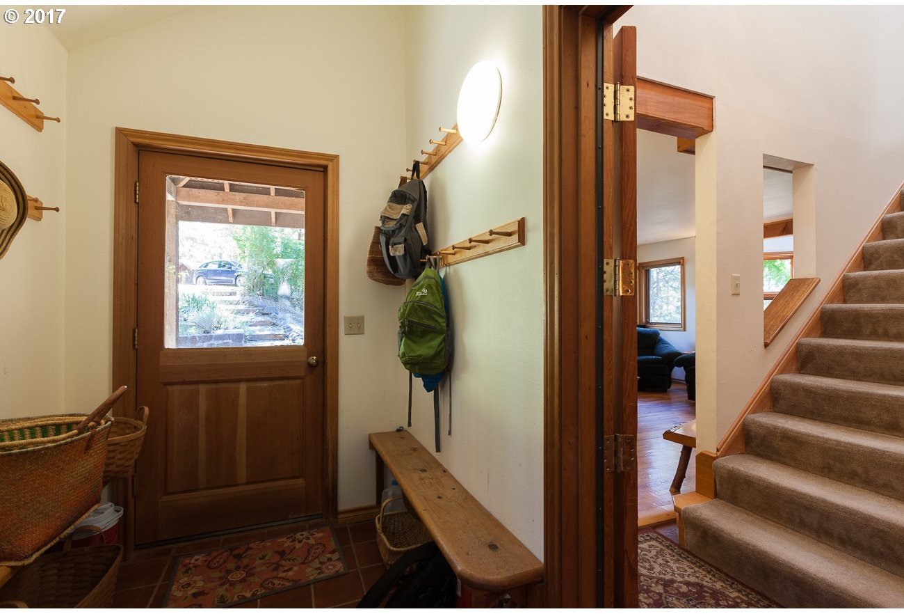 1840 Paradise Ridge Place Mosier, OR 97040 - Photo 7 of 32 Gallery Image 7