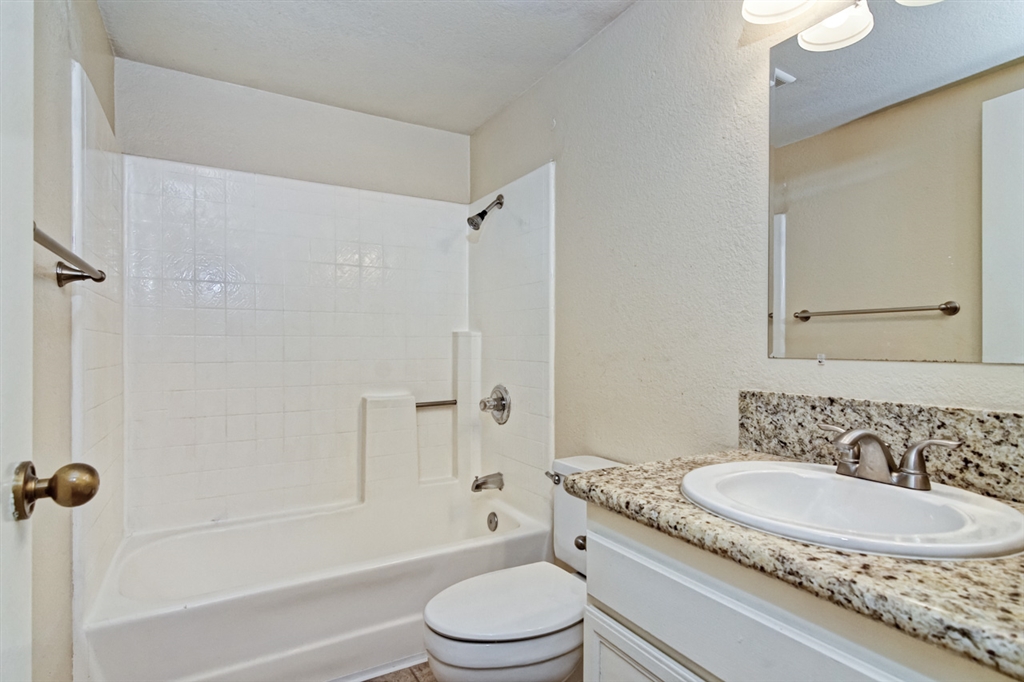 1196 Huntington Road San Marcos, CA 92078 - Photo 16 of 25 Upstairs hall bath