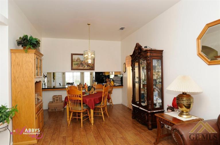 3146 Berkshire Road Bakersfield, CA 93313 - Photo 8 of 15