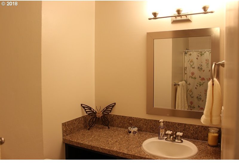 857 North 55th Street Springfield, OR 97478 - Photo 8 of 30