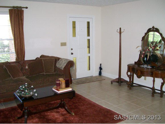 636 Segovia Road St. Augustine, FL 32086 - Photo 3 of 18 Living Room