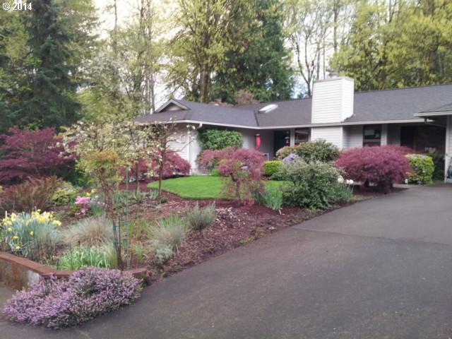 1804 Southwest Broadleaf Drive Portland, OR 97219 - Photo 8 of 16 Gallery Image 8