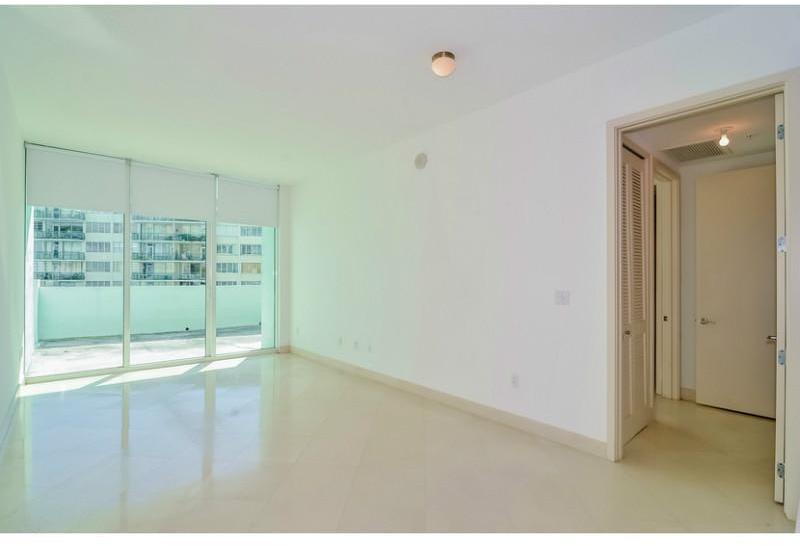 218 Southeast 14th Street, Unit 807 Miami, FL 33131 - Photo 5 of 35