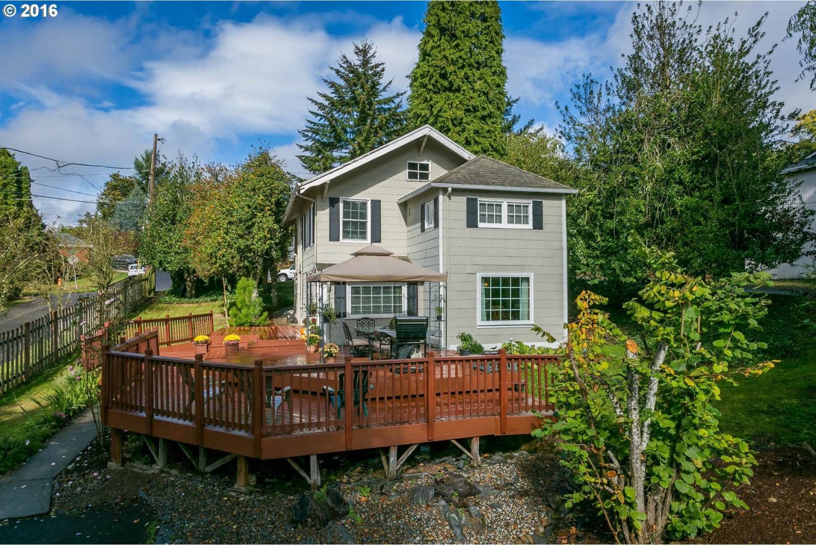 634 Southwest Alice Street Portland, OR 97219 - Photo 3 of 27 Gallery Image 3