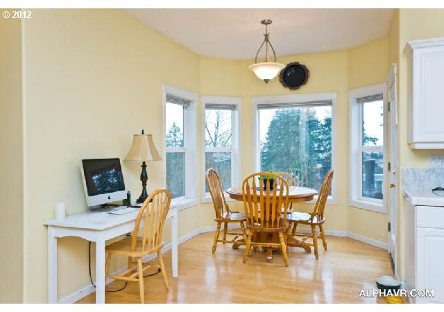 12858 Southwest Ridgefield Lane Tigard, OR 97223 - Photo 7 of 16 Gallery Image 7