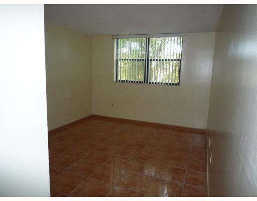 8002 Southwest 149th Avenue, Unit B311 Miami, FL 33193 - Photo 5 of 10