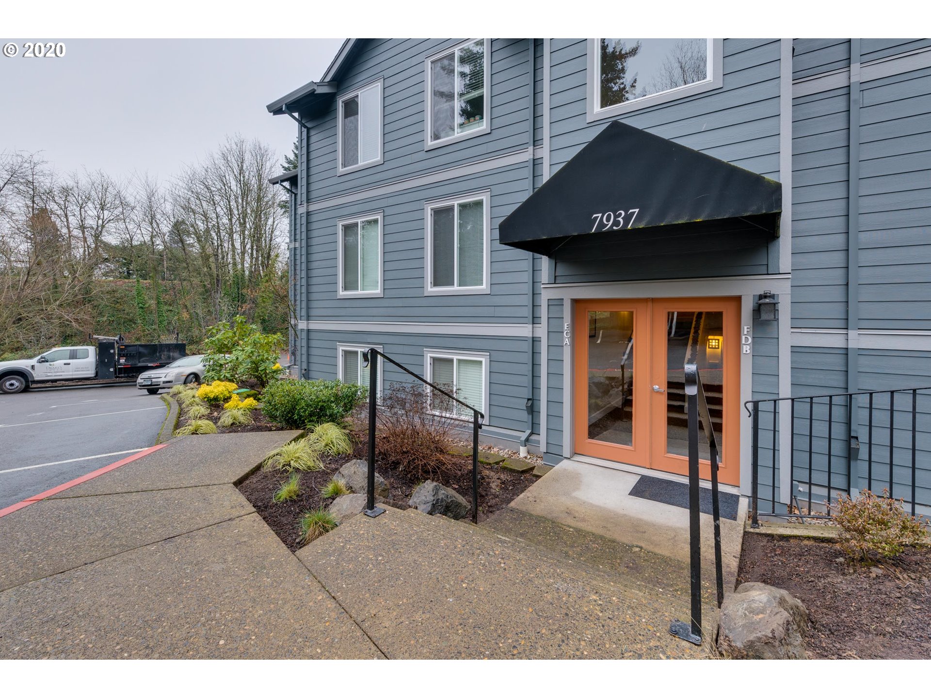 7937 Southwest 40th Avenue, Unit B Portland, OR 97219 - Photo 2 of 22
