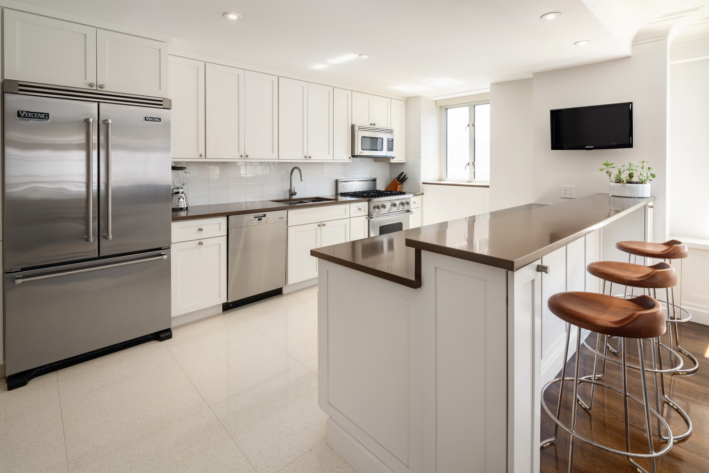 200 East 66th Street, Unit A1202 Manhattan, NY 10065 - Photo 3 of 16