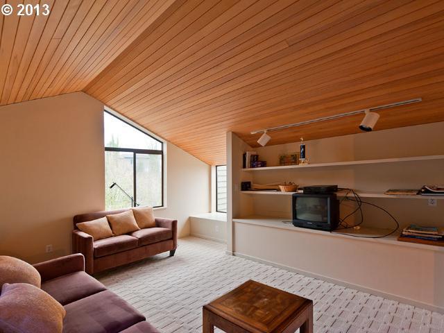 1045 Southwest Rivington Drive Portland, OR 97201 - Photo 14 of 16 Gallery Image 14