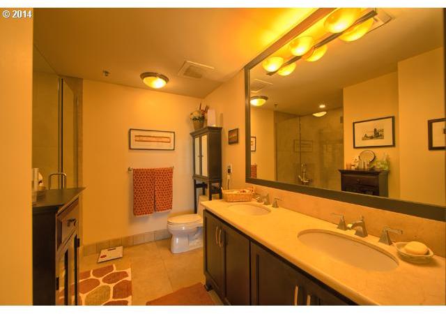 2448 Northwest Westover Road, Unit 201 Portland, OR 97210 - Photo 6 of 16 Gallery Image 6