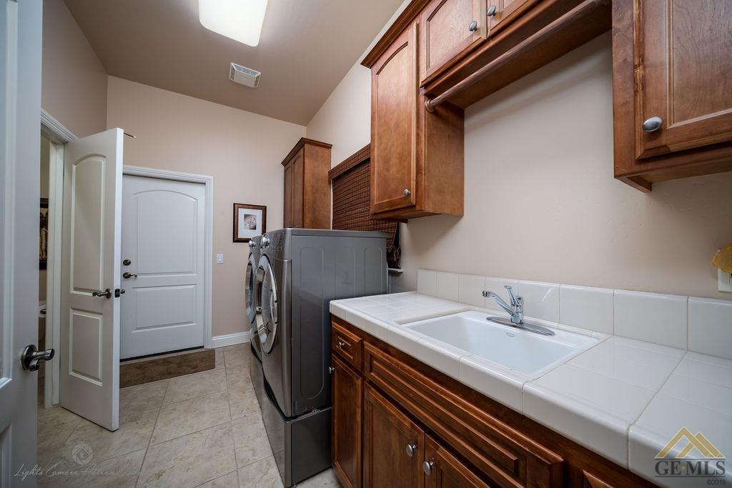 12307 Trinity River Drive Bakersfield, CA 93312 - Photo 31 of 40