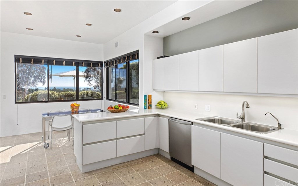 27 Gavina Dana Point, CA 92629 - Photo 19 of 55