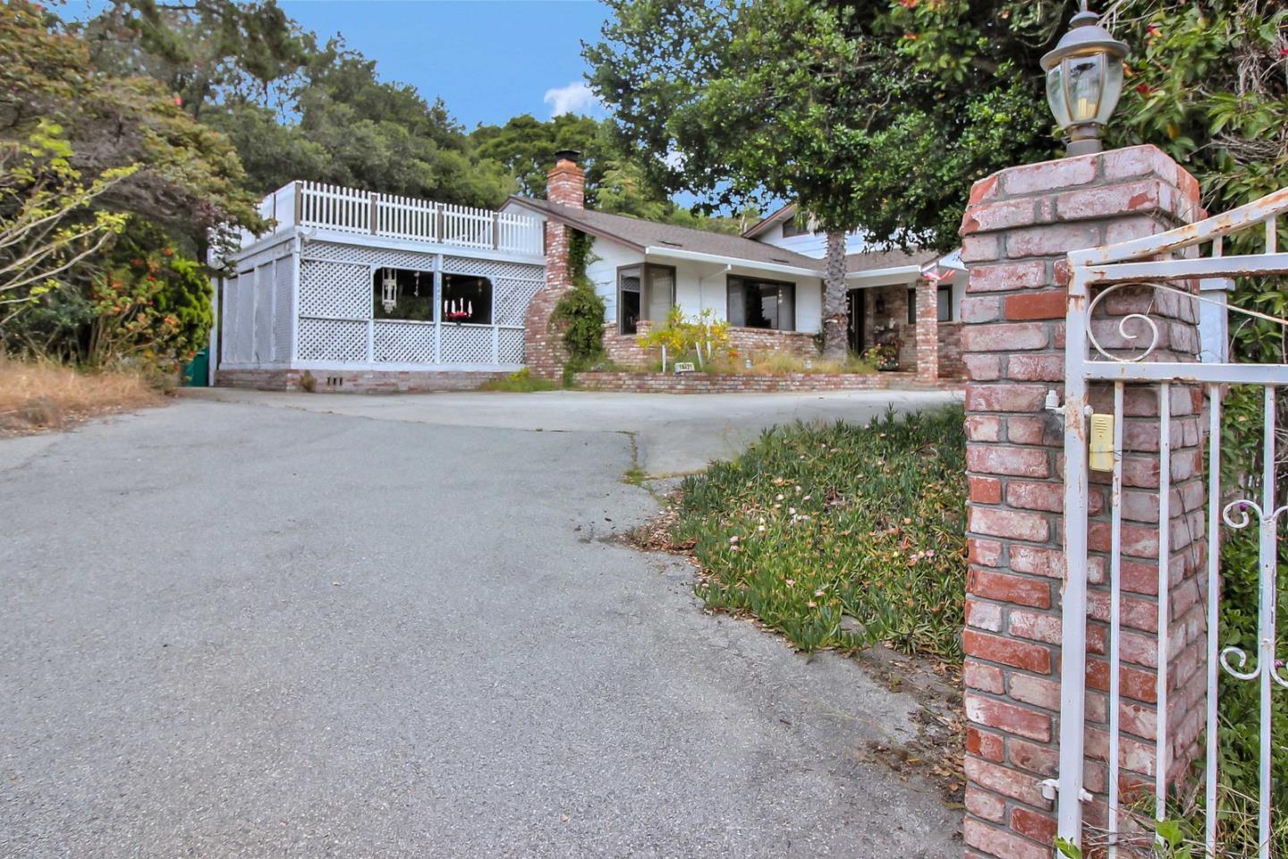 18421 Moro Road Salinas, CA 93907 - Photo 4 of 43 Gallery Image 4
