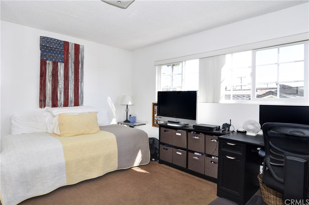 253 17th Street Seal Beach, CA 90740 - Photo 14 of 36 Comfortable enough for a guest and office space