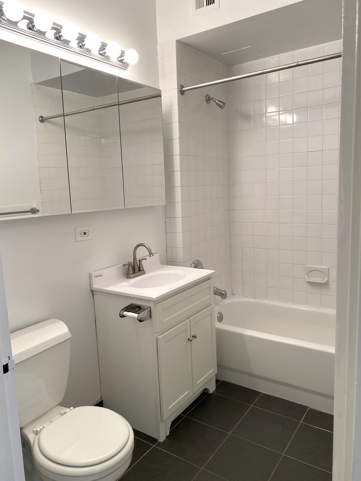 160 West 22nd Street, Unit 502 Manhattan, NY 10011 - Photo 3 of 4