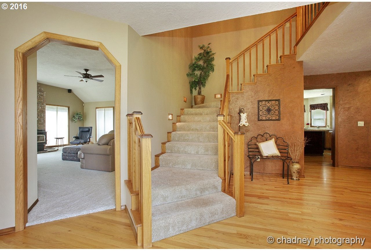 7651 Southeast Pleasant Home Road Gresham, OR 97080 - Photo 2 of 32