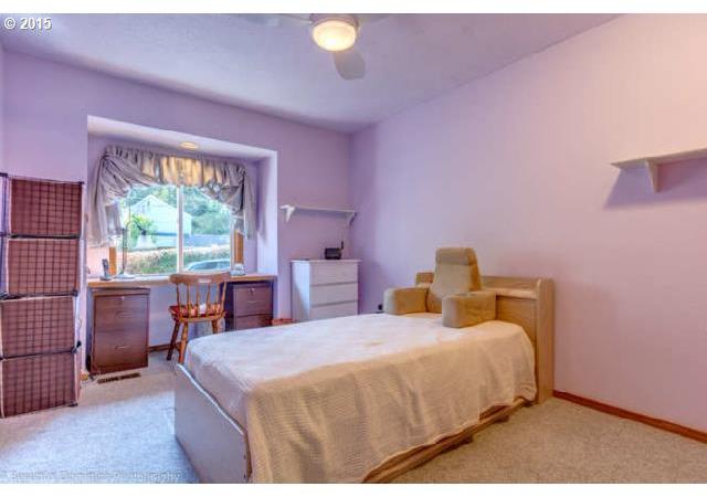 3229 Southwest Luradel Street Portland, OR 97219 - Photo 14 of 16 Gallery Image 14