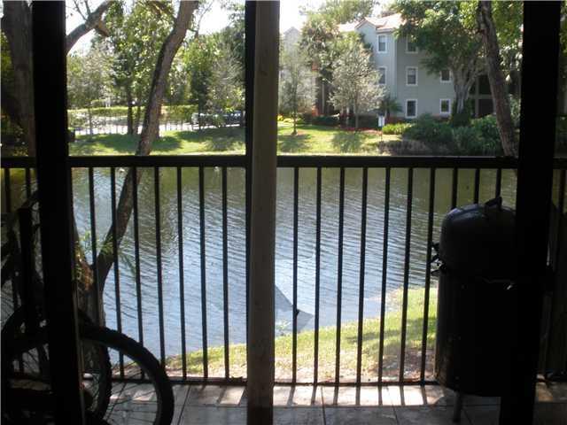 8016 Northwest 15th Manor, Unit CC2R Plantation, FL 33322 - Photo 4 of 9